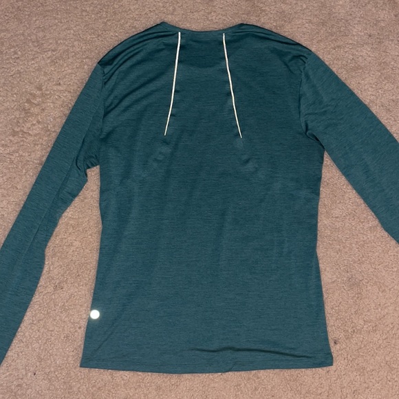 Like New Lululemon fast and free long sleeve - Picture 4 of 5